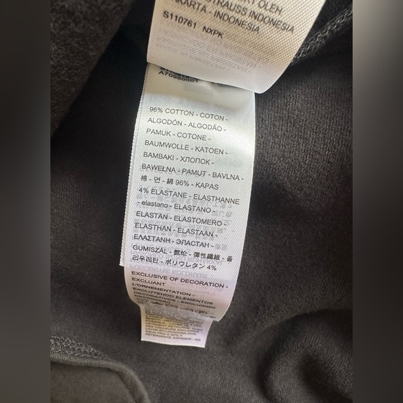 New Men’s Levi’s Size Medium Button Up in Black - Picture 3 of 3